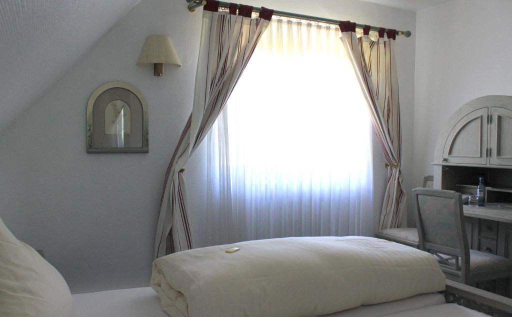 Schloss Neuburg Hotel Mosbach  Room photo